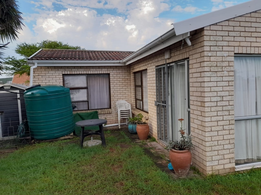 2 Bedroom Property for Sale in Wavecrest Eastern Cape